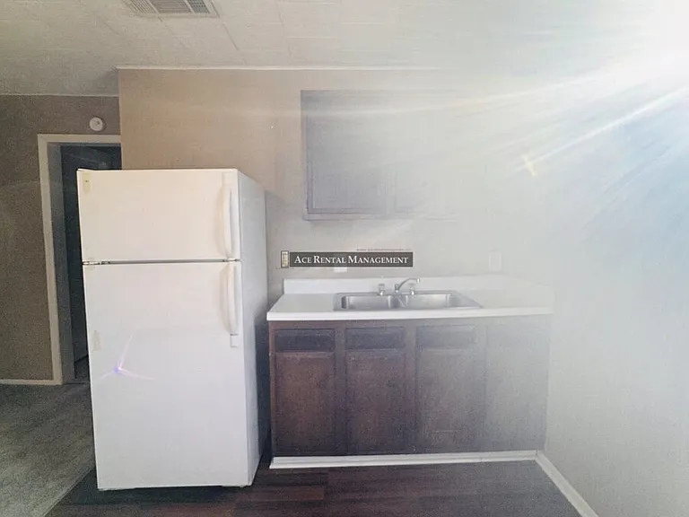 1122 Dallas St #6 — Photo 3