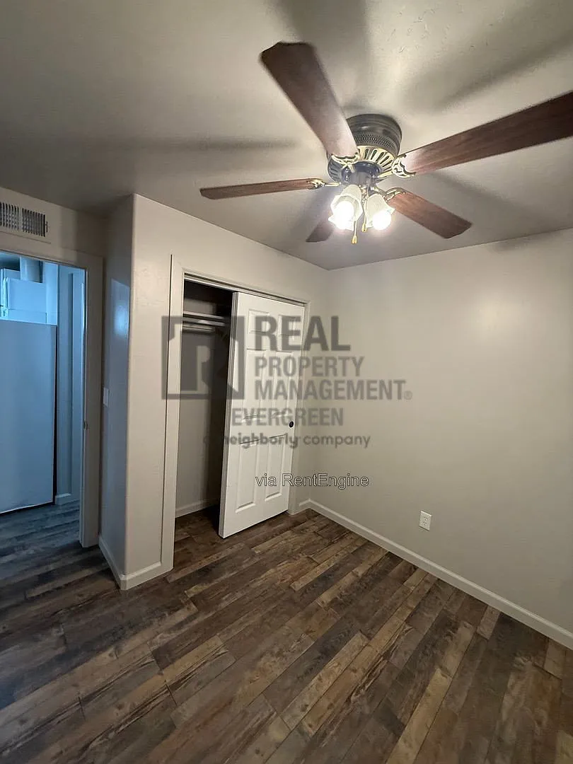 2 bed, 1.0 bath, $1,100 — Photo 4