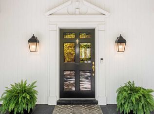 8300 N Gray Log Ln, Fox Pt, WI 53217