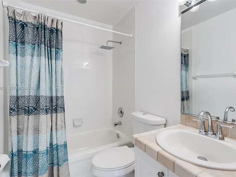 1540 N Trafalgar Cir — Photo 18