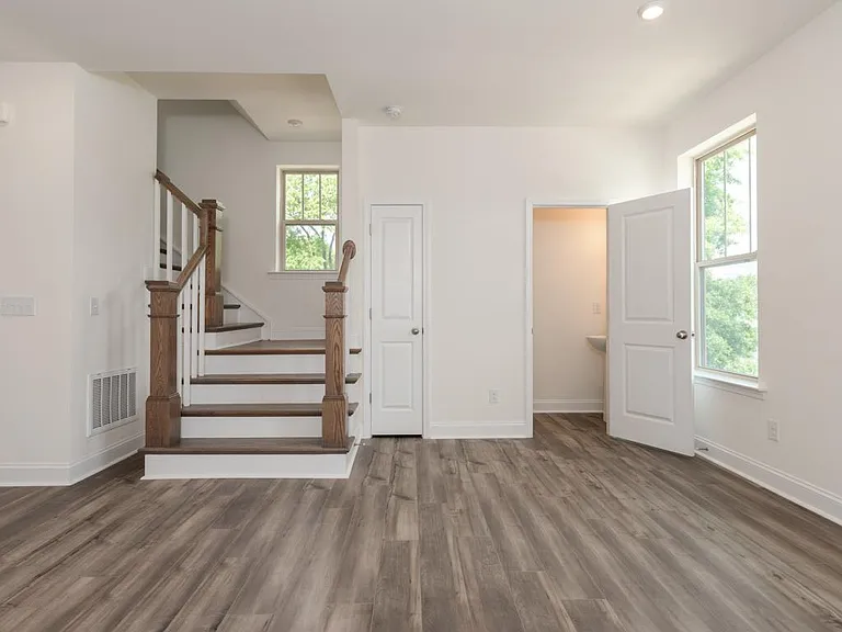 2923 W Trade St — Photo 10