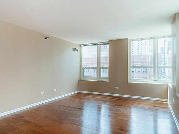 3rd image of 345 N La Salle Dr APT 908