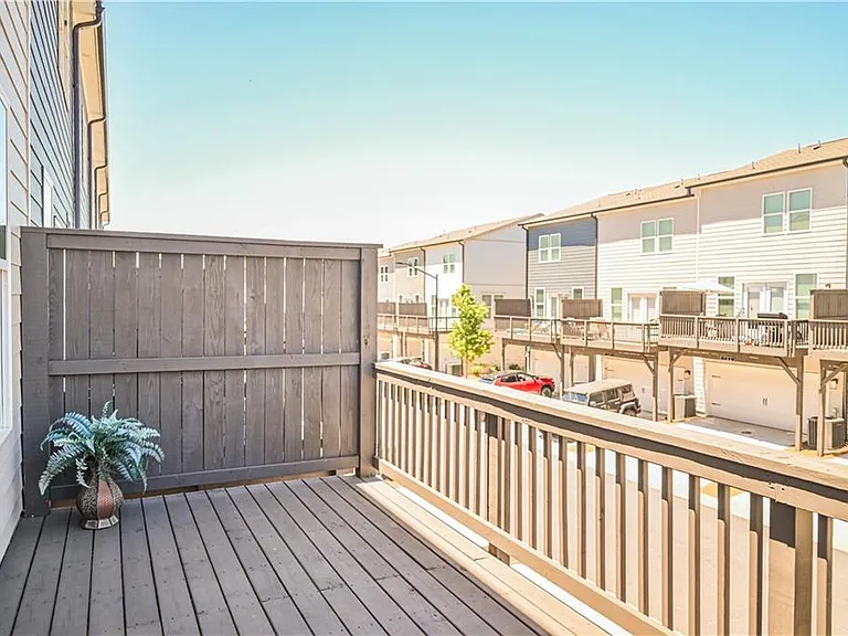 756 Payton Ln — Photo 3