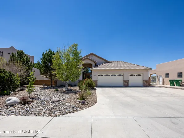 4709 Hilltop Ct, Farmington, NM 87402