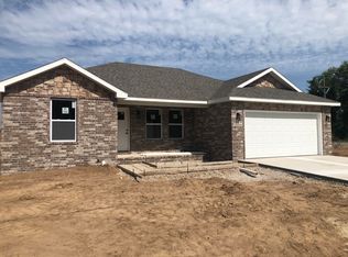 1740 S Landrum St, Mount Vernon, MO 65712