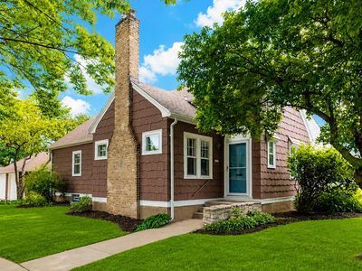 5901 N Shoreland AVENUE, Whitefish Bay, WI, 53217