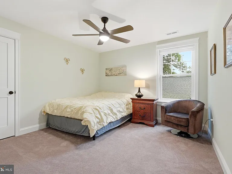 1227 Clagett Dr — Photo 31