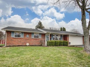 402 Skipper Ct, Englewood, OH 45322