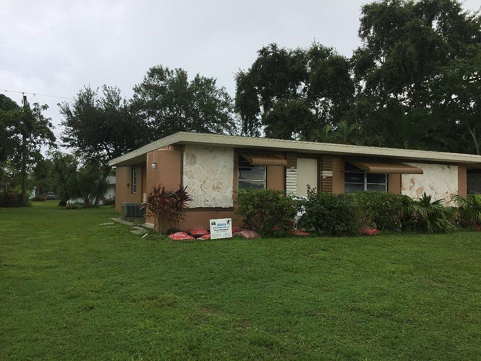 1st image of 875 SE Airoso Blvd