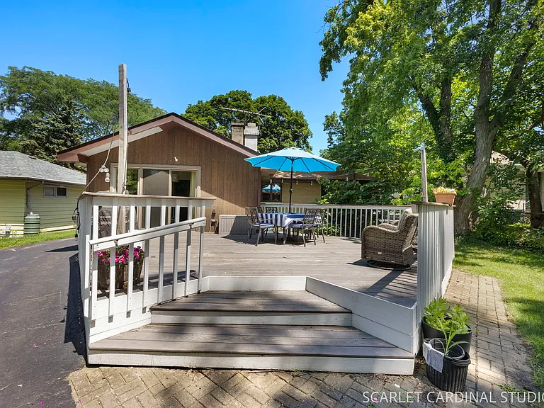 363 Marion Ave — Photo 14