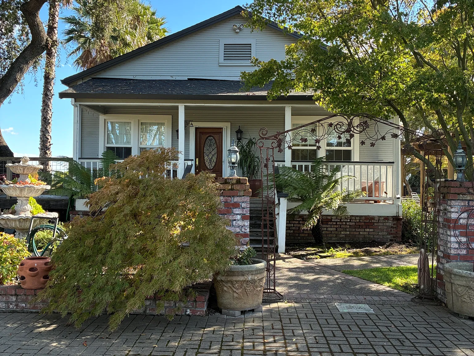 2 bed, $6,000 — Photo 1