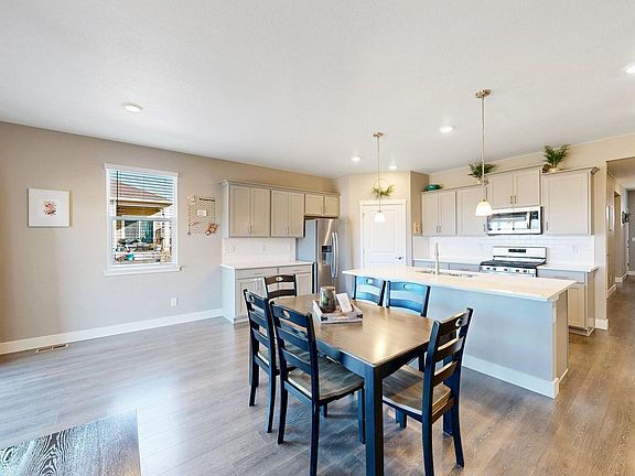 3rd image of 903 Rollins Den Dr