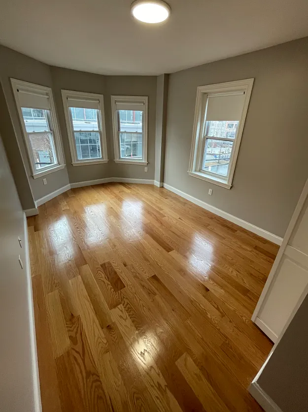 4 bed, 9999 sqft, $4,400 — Photo 4