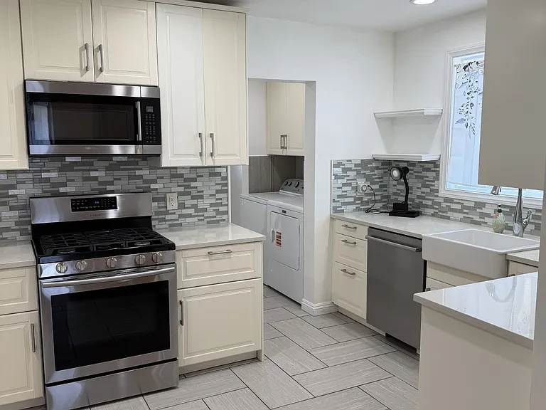 6486 Winona Ave — Photo 11