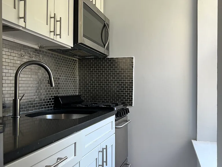 329 W 101st St #2A — Photo 1