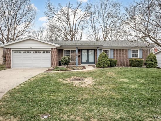 2909 Cypress Dr, Saint Charles, MO 63301