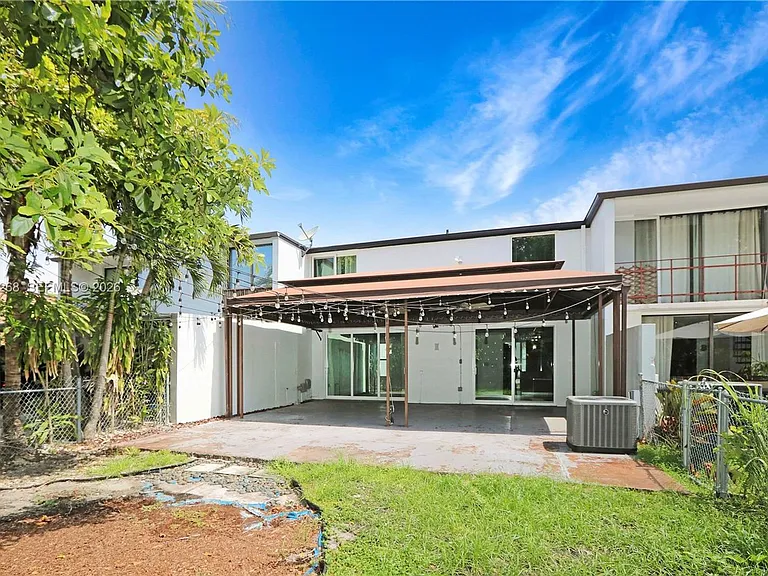 12340 SW 20th Ter #12340 — Photo 10