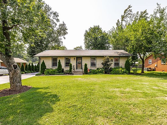 2nd image of 934 Temple Ct