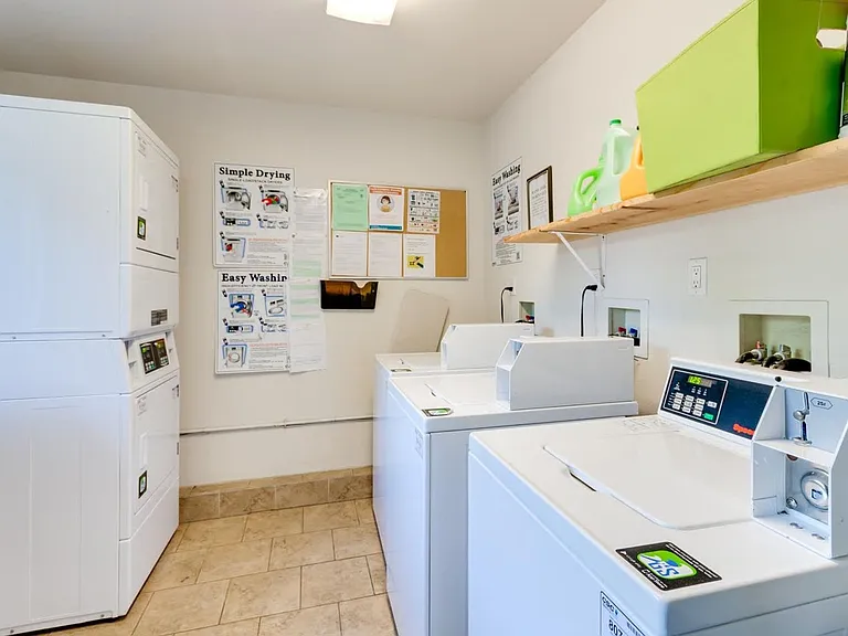 Canyonwood Apartments — Photo 10
