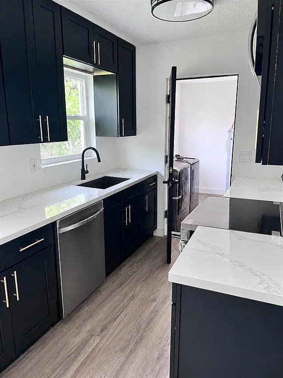 3 bed, 1.0 bath, 814 sqft, $1,950 — Photo 4