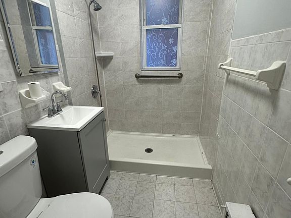4th image of 934 Pavonia Ave #34