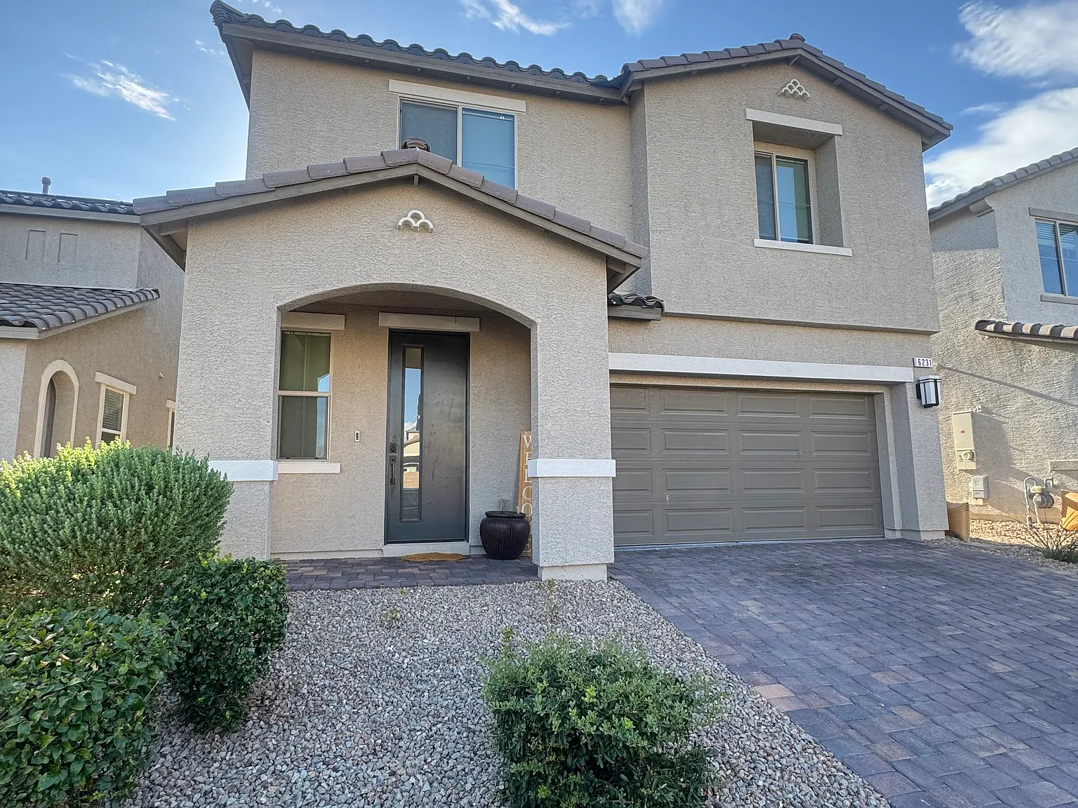4 bed, 2.5 bath, 2600 sqft, $2,995 — Photo 1