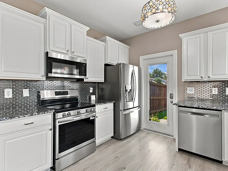 2055 Hemlock Dr #1 — Photo 12