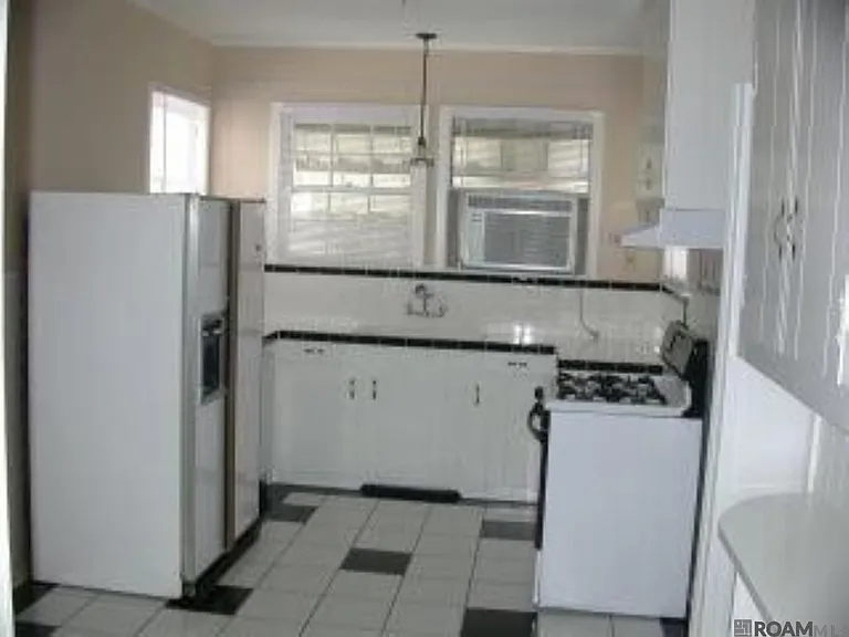 2225 Broussard St — Photo 14