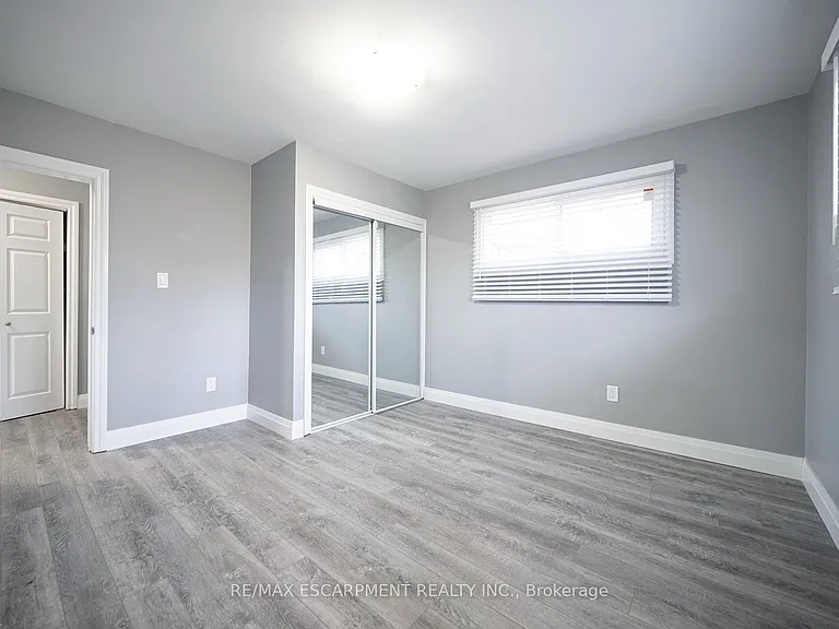 76 Glenview Ave #UPPER — Photo 13