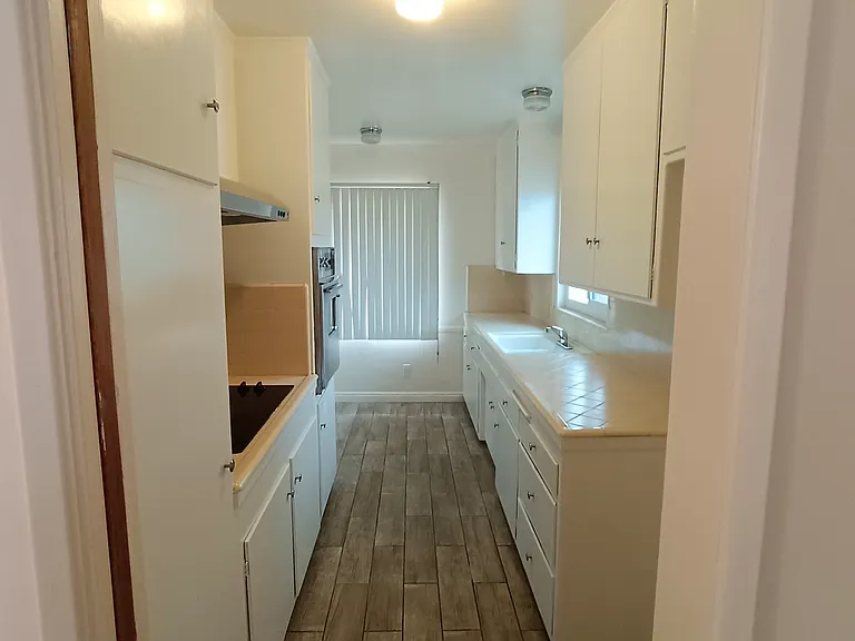 739 Southview Rd #D — Photo 8