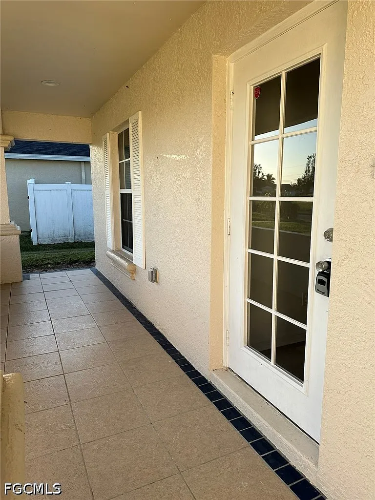 3 bed, 2.0 bath, 1408 sqft, $1,800 — Photo 4