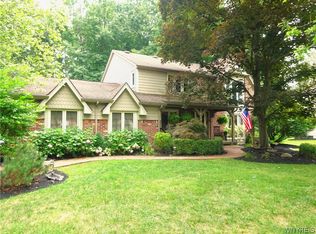 259 Randwood Dr, Williamsville, NY 14221
