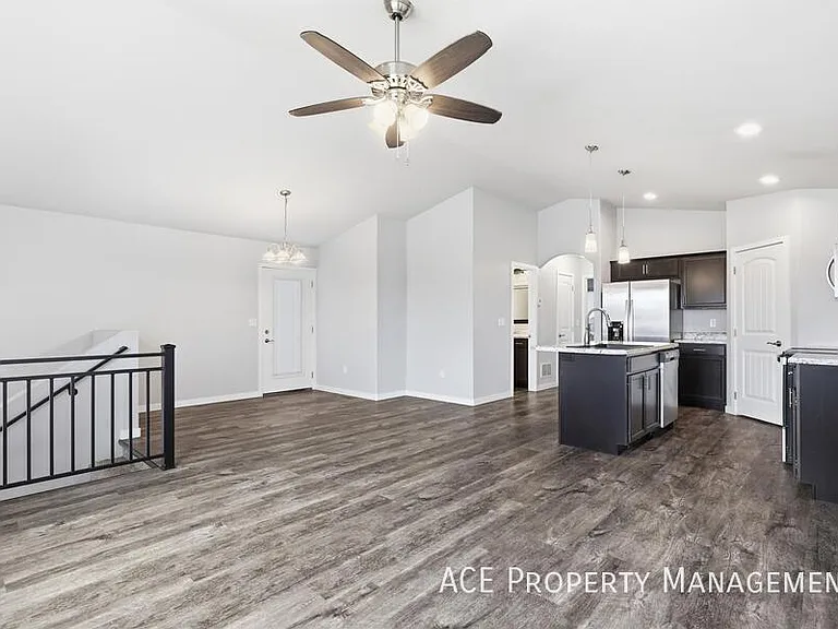 624 Civil Way — Photo 4