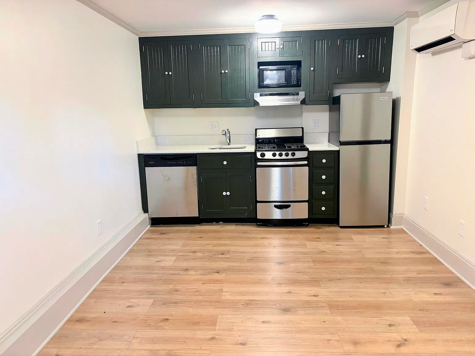 1 bed, 446 sqft, $2,995 — Photo 3