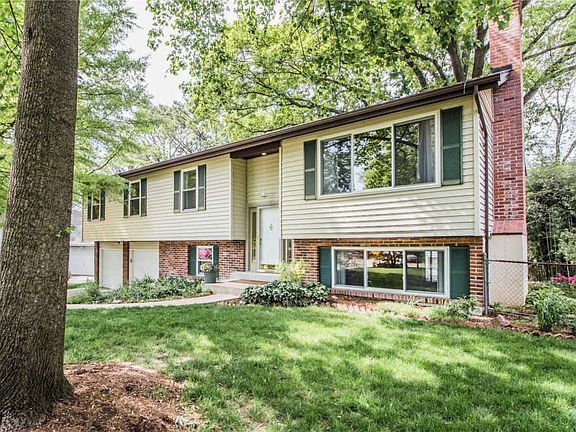 2nd image of 1127 Hollin Ct