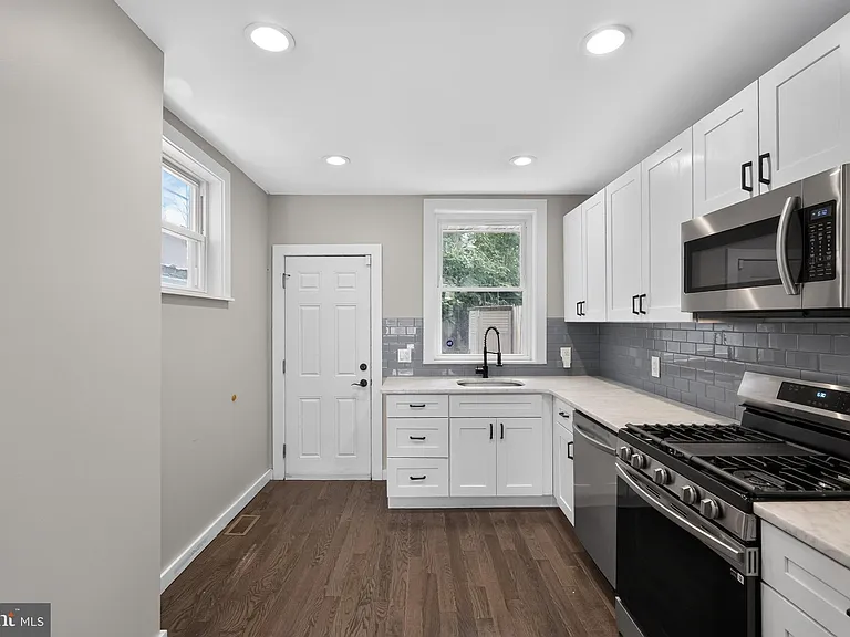 1911 S Lambert St — Photo 14