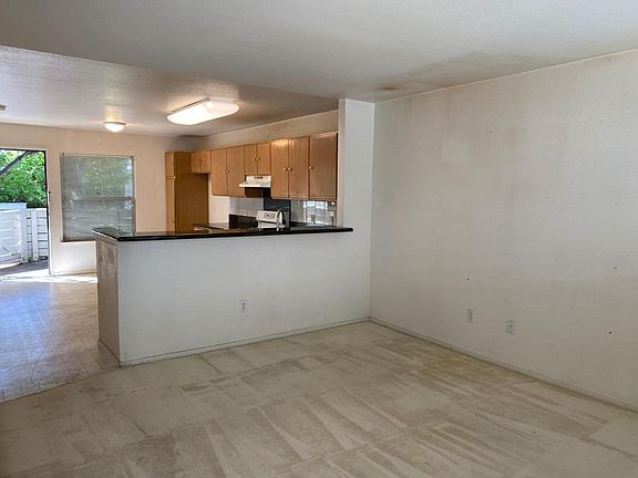 5th image of 2071 E San Antonio St