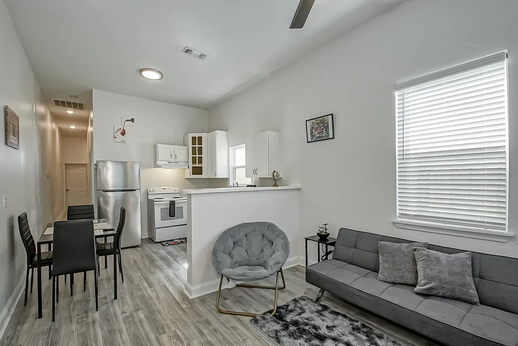 2 bed, 800 sqft, $1,350 — Photo 3