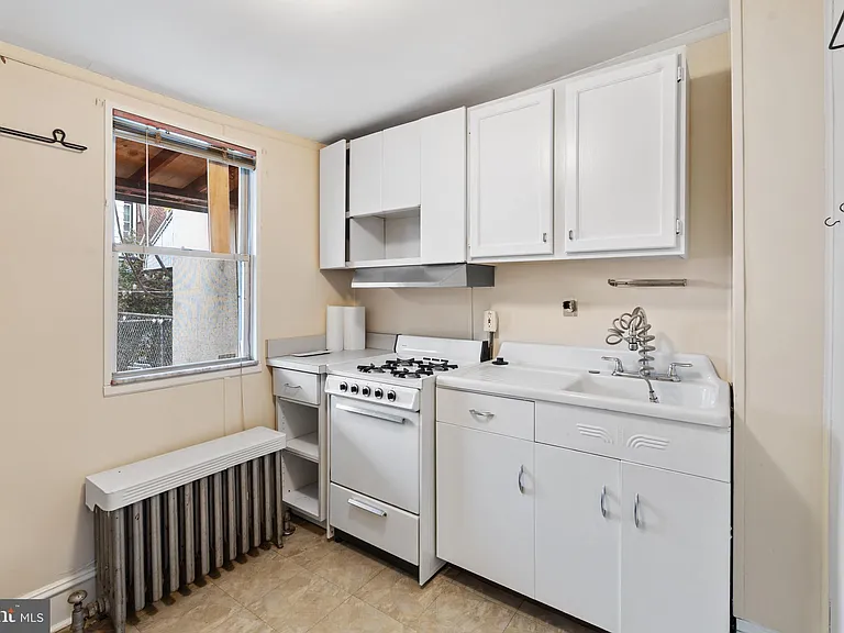 3068 Livingston St — Photo 6