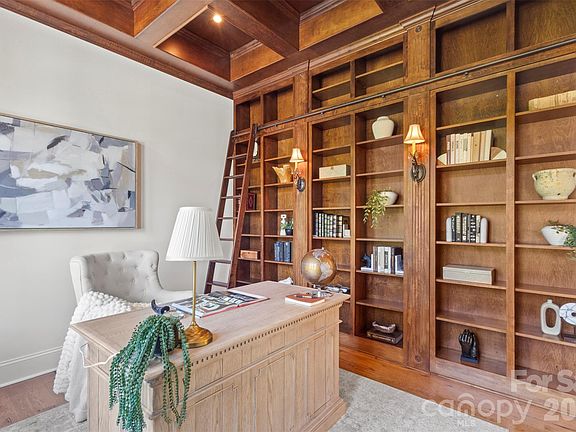 5th image of 973 Pinnacle Dr