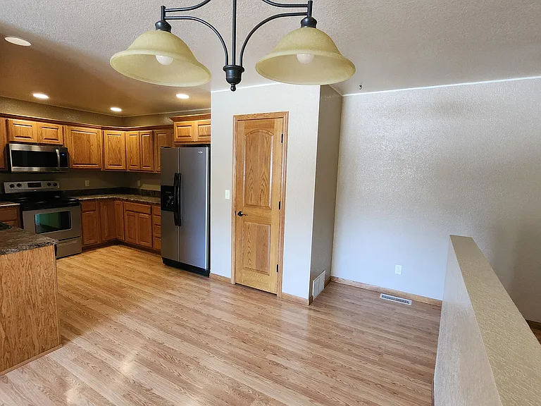 2023 Farmdale Ln — Photo 2