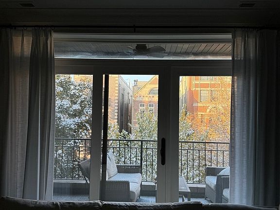 3rd image of 843 W Buckingham Pl APT 3W