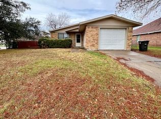 1937 Christopher Dr, Fort Worth, TX 76140