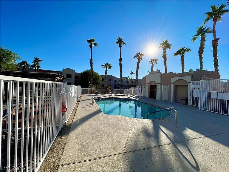 2040 Mesquite Ln #N-104 — Photo 3