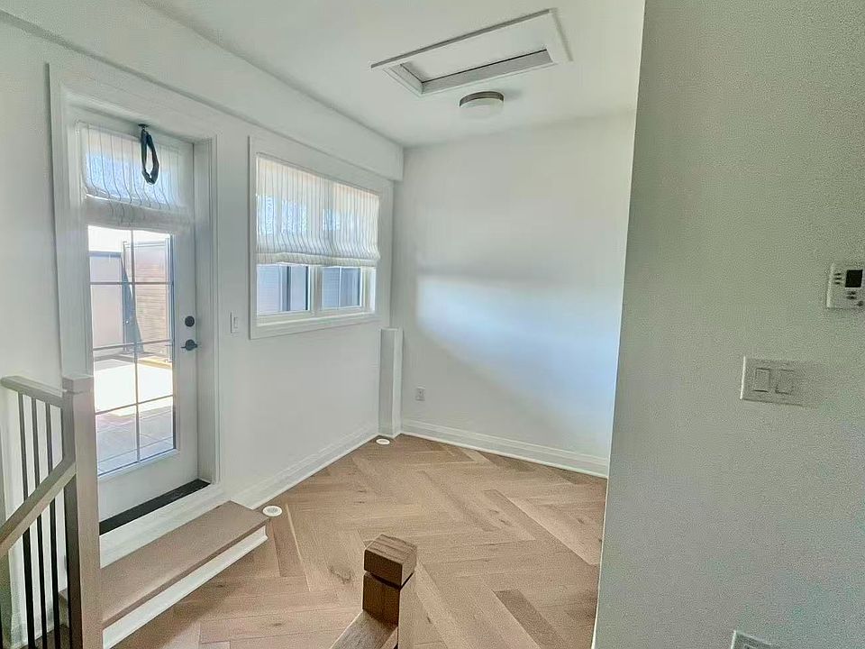 1st image of 27 Alton Cres