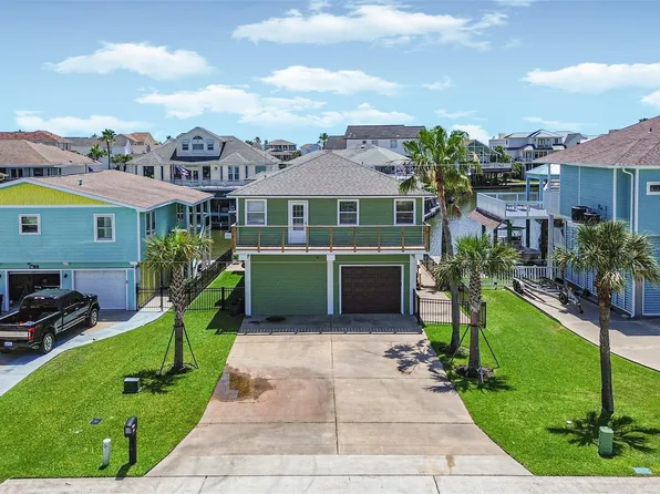1823 Tiki Dr, Tiki Island, TX 77554