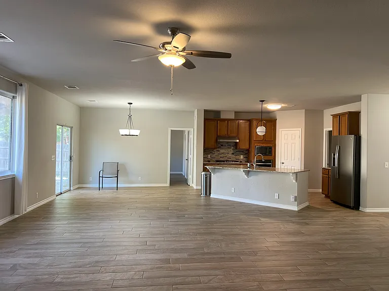 1112 Vanderbilt Cir — Photo 10