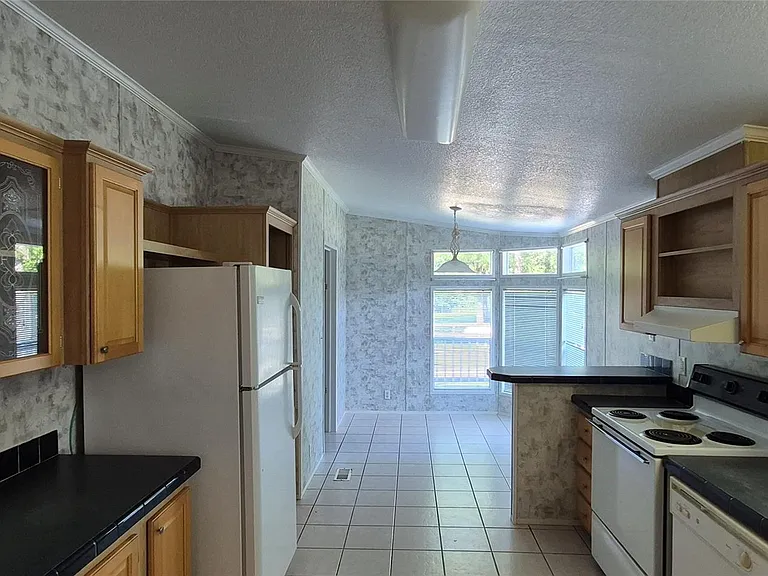 24430 Oak Hollow Blvd — Photo 31