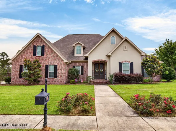 9915 W Mockingbird Cir, Ocean Springs, MS 39564