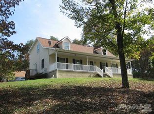 622 Weber Ln, Berkeley Springs, WV 25411